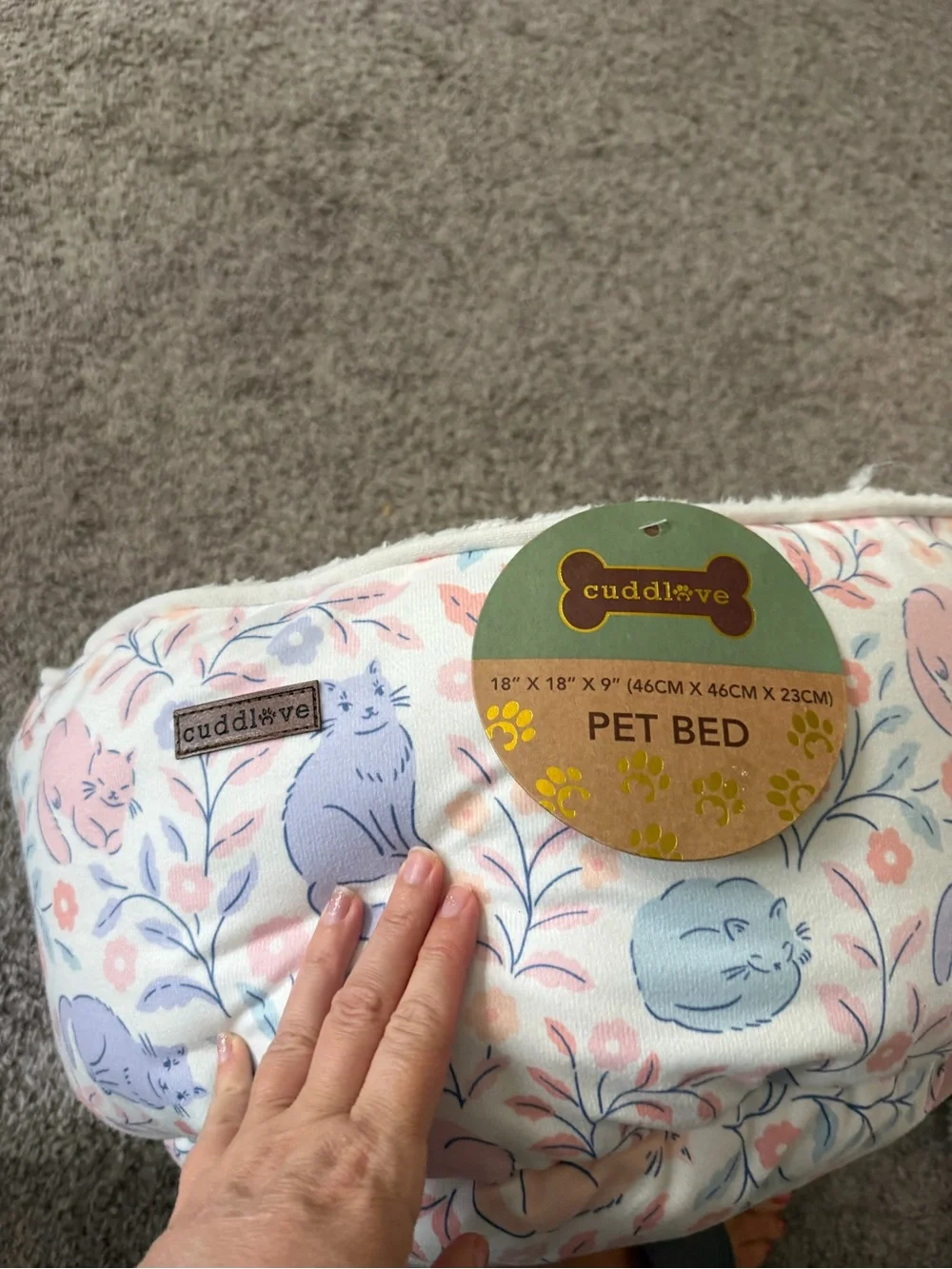 Small cat or dog bed 18x18x9